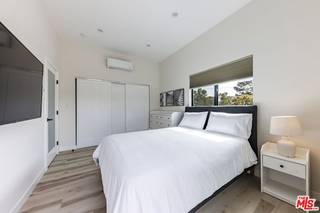 9024 Phyllis Avenue - Photo 8