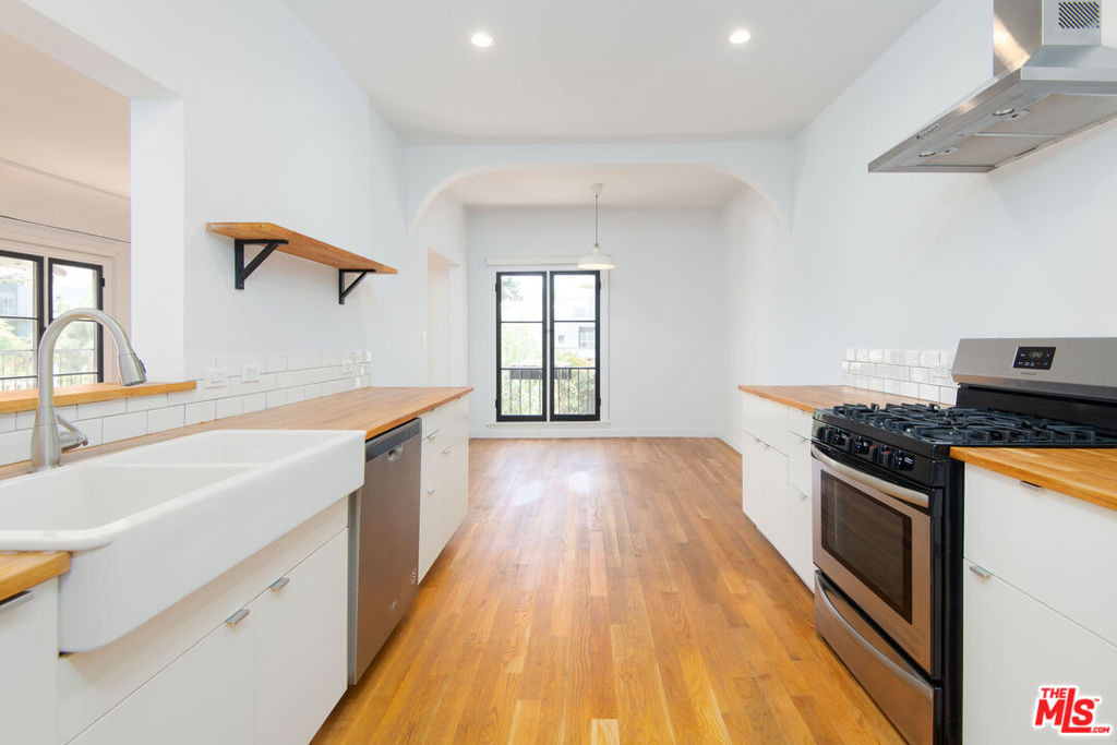 900 S Orange Grove Avenue - Photo 1