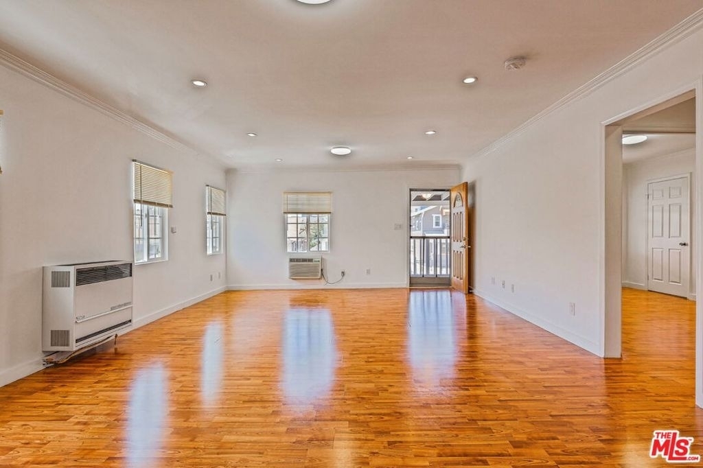 110 S Alexandria Avenue - Photo 1