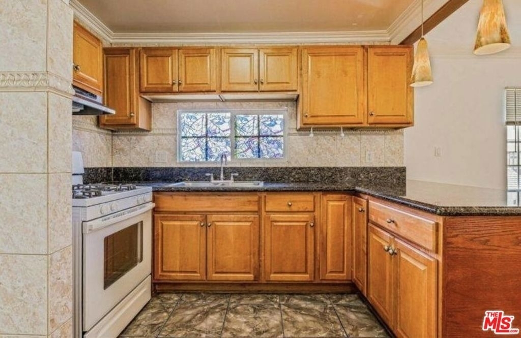 110 S Alexandria Avenue - Photo 7