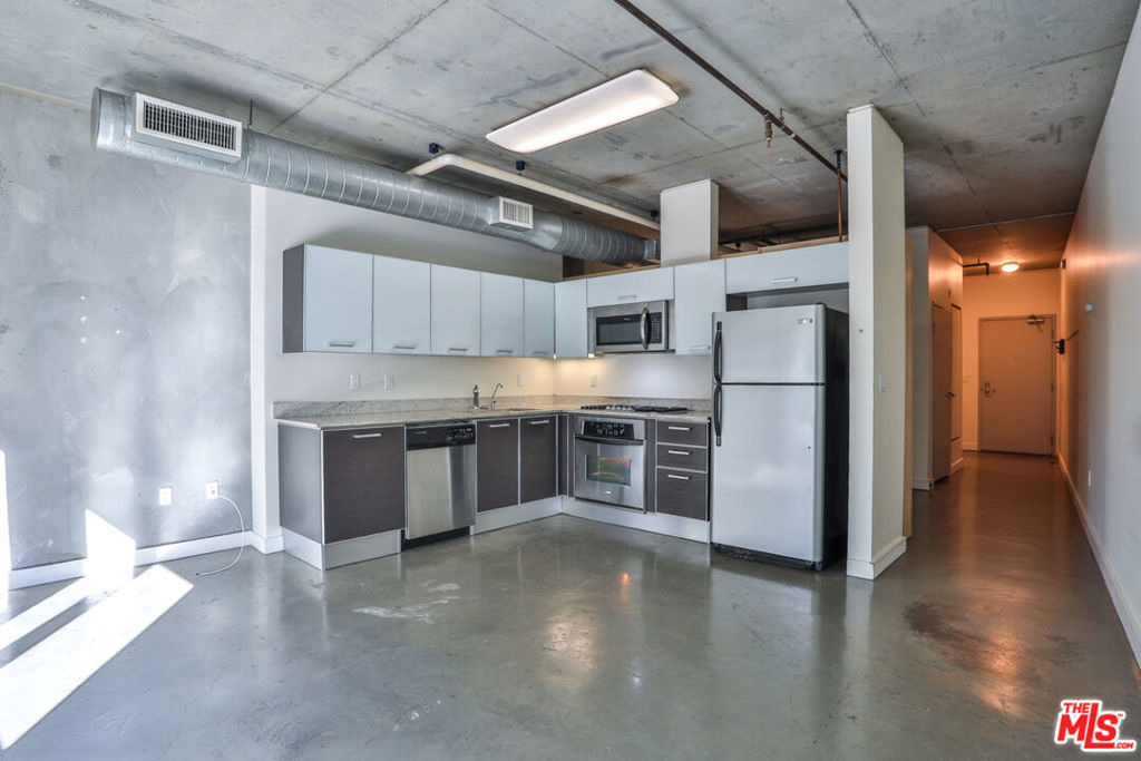 645 W 9th Street - Photo 1