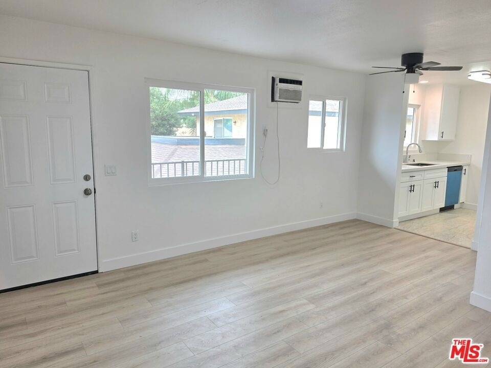 165 N Hamilton Avenue - Photo 1