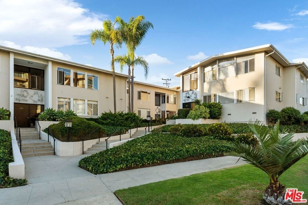 115 Marguerita Avenue - Photo 0