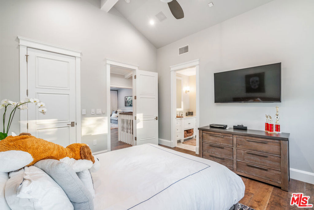 4800 Zelzah Avenue - Photo 32