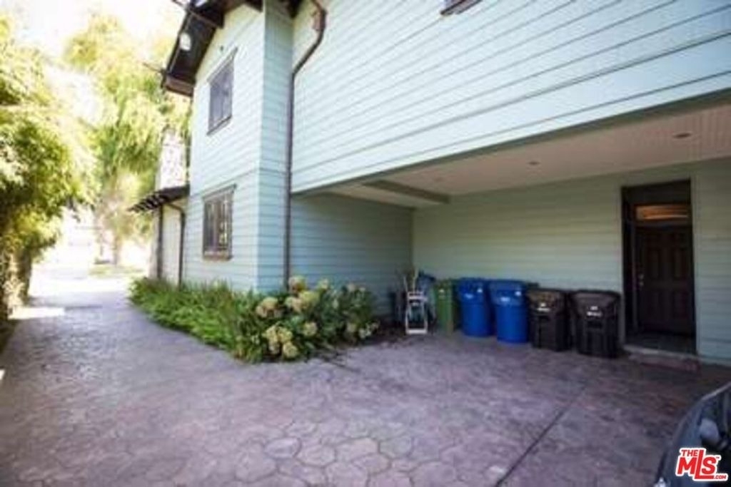 1513 Walgrove Avenue - Photo 3