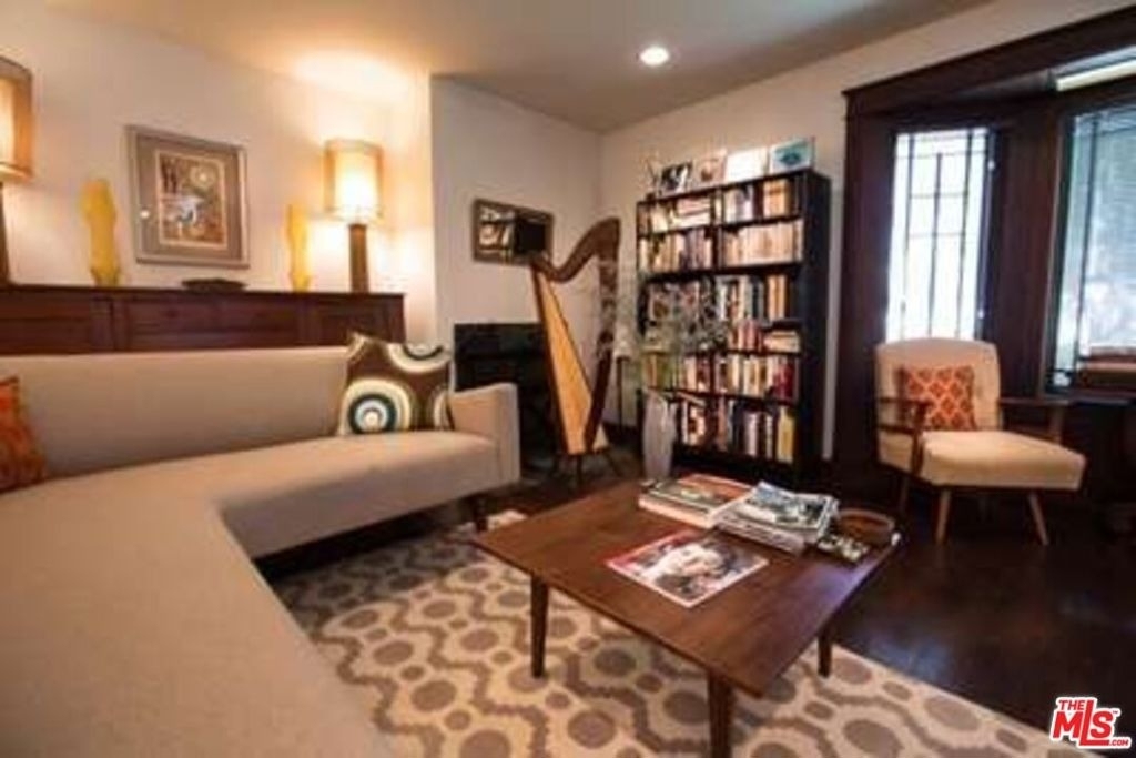 1513 Walgrove Avenue - Photo 4