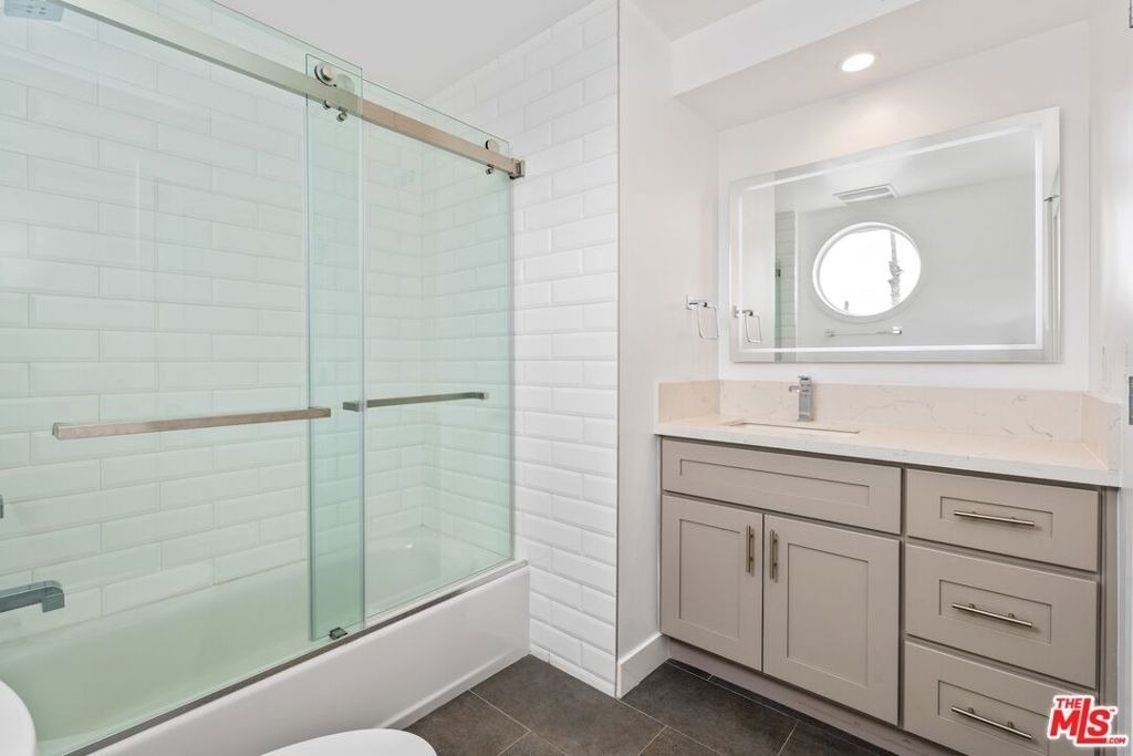 1060 S Bronson Avenue - Photo 16