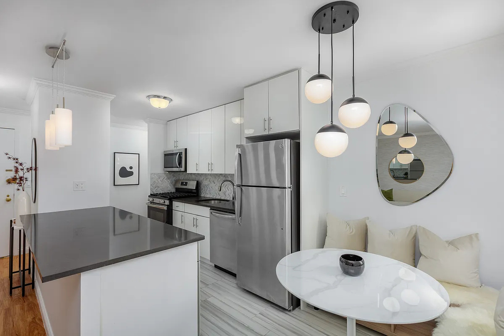 747 10th Avenue - Photo 5