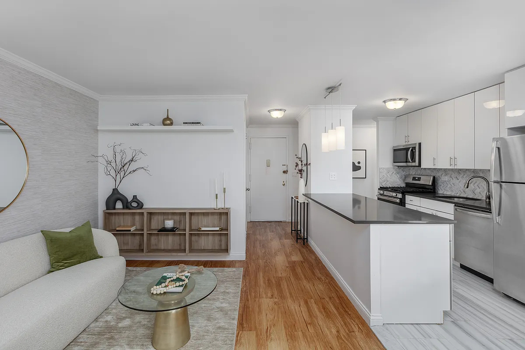 747 10th Avenue - Photo 4