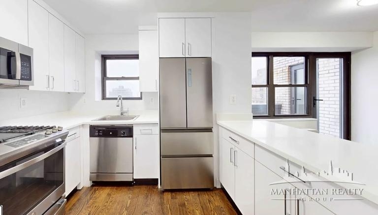 E 16th St - Photo 5