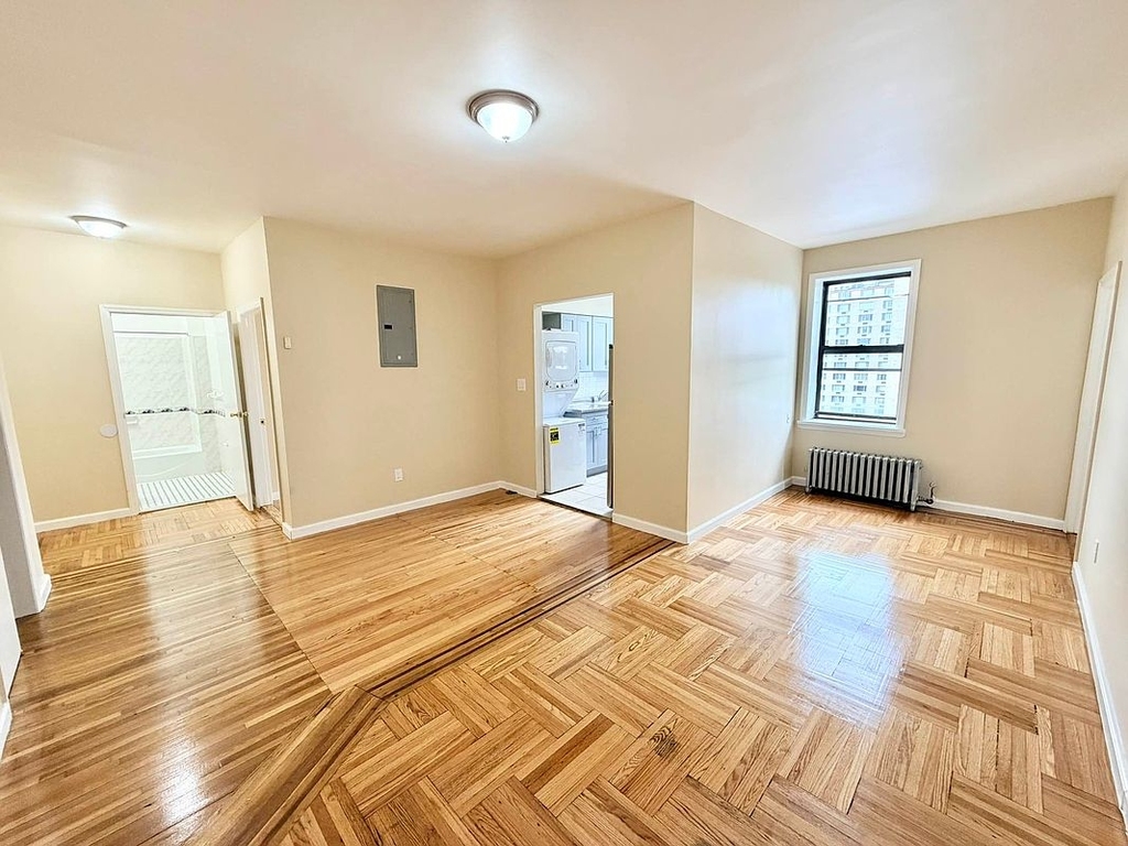 Bowne Street - Photo 0