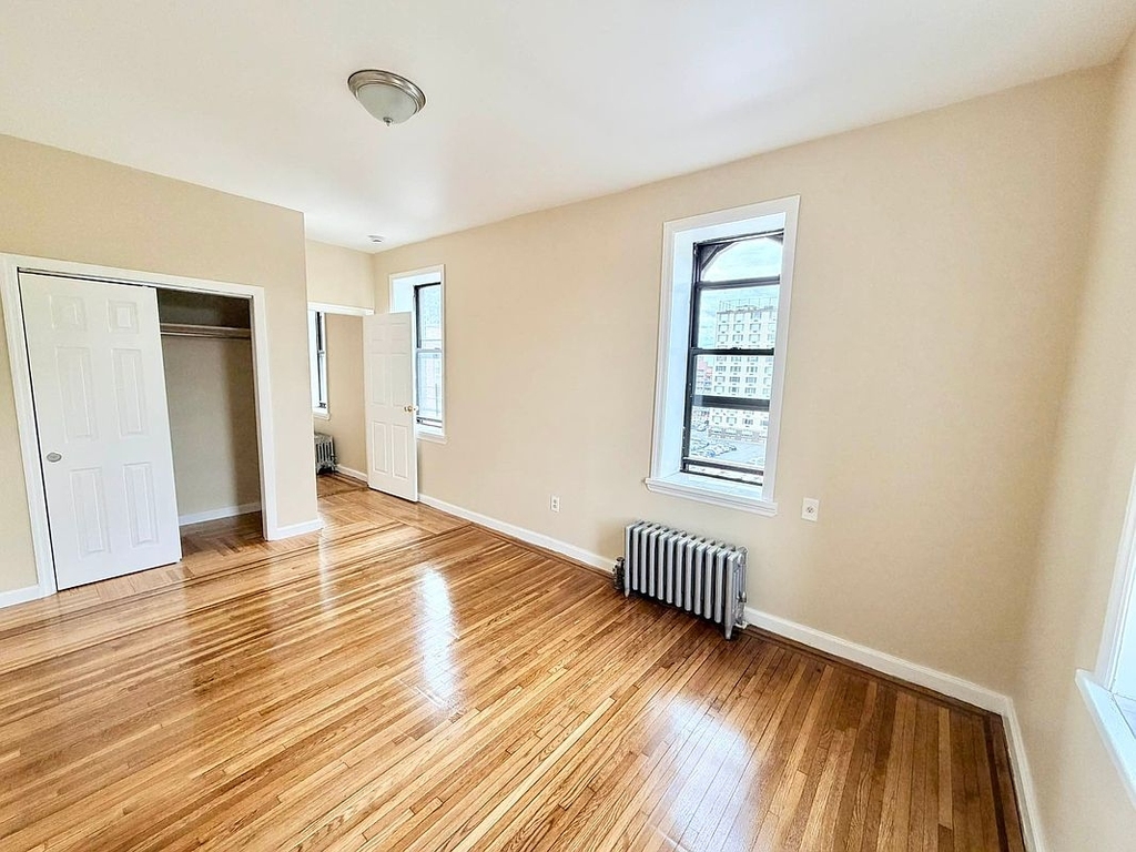 Bowne Street - Photo 12