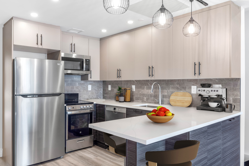 270 19th St - Photo 4