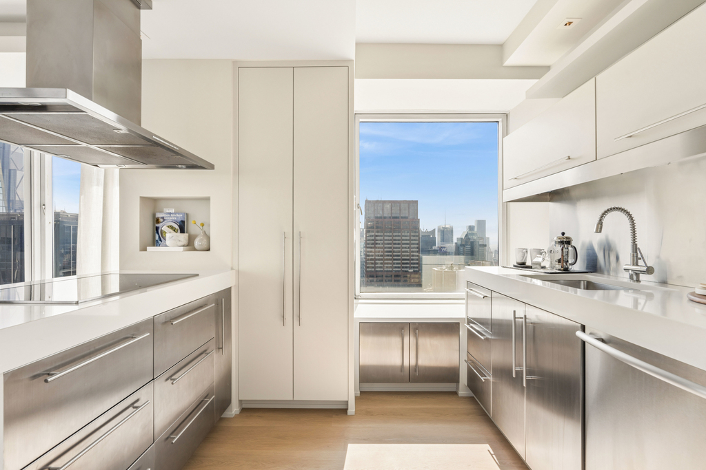 150 W 56th St - Photo 10