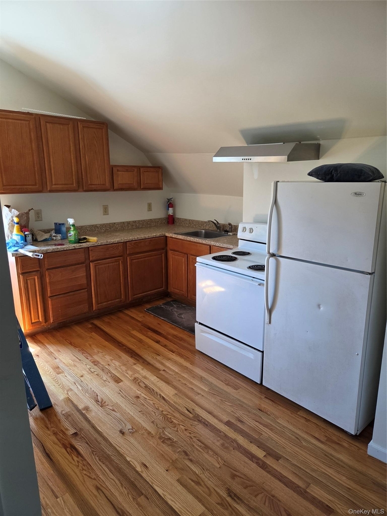 130 Maple Avenue - Photo 2