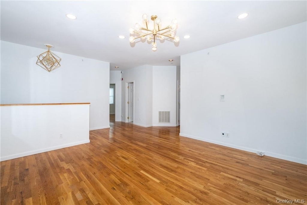 8 Davenport Street - Photo 3