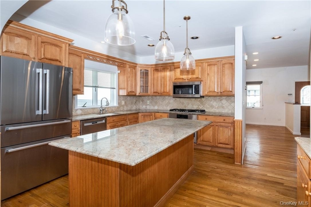 8 Davenport Street - Photo 0