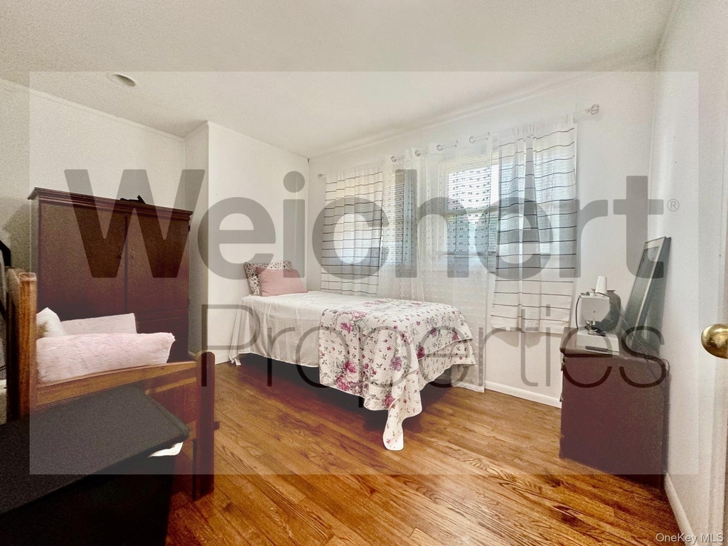 211 W 22nd - Photo 9