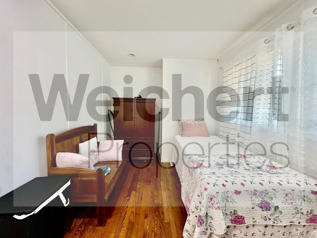 211 W 22nd - Photo 10