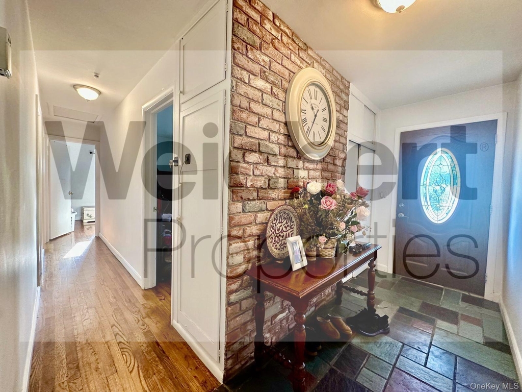 211 W 22nd - Photo 4