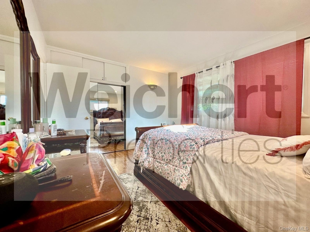 211 W 22nd - Photo 6