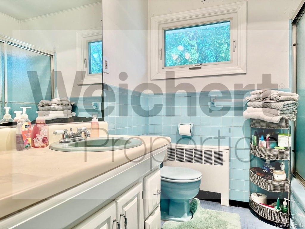 211 W 22nd - Photo 11
