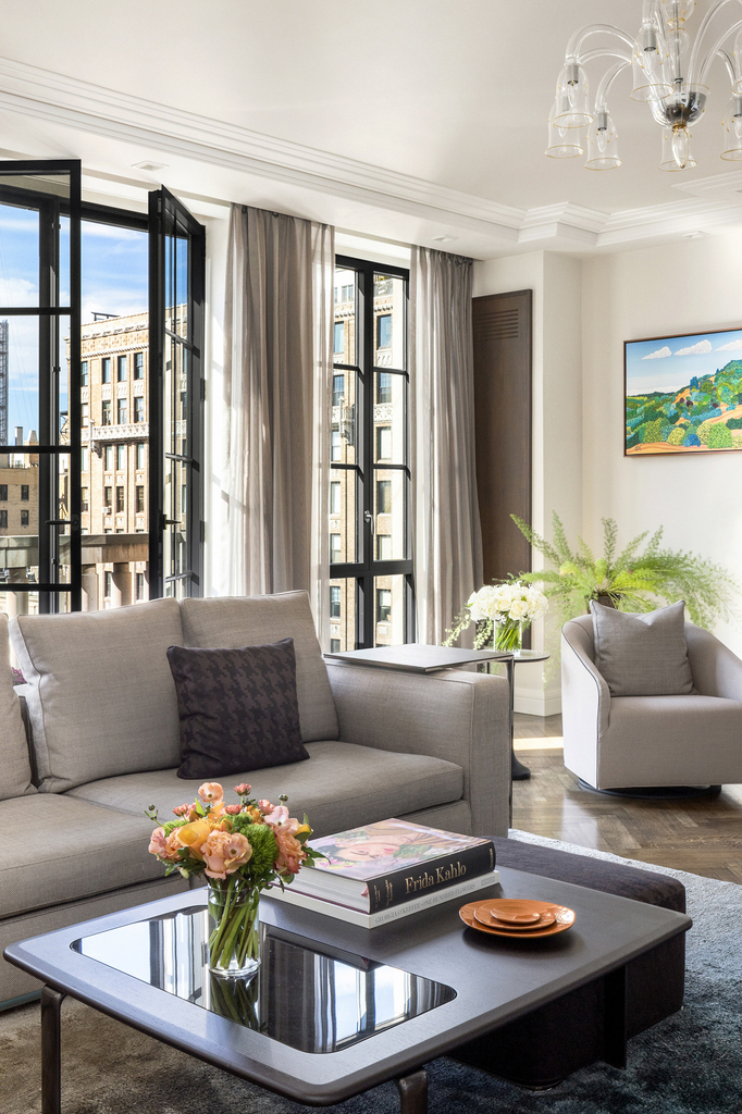 985 Park Avenue - Photo 1