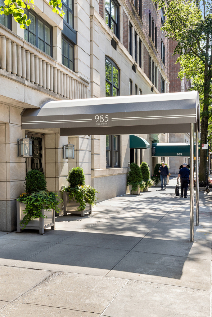 985 Park Avenue - Photo 14