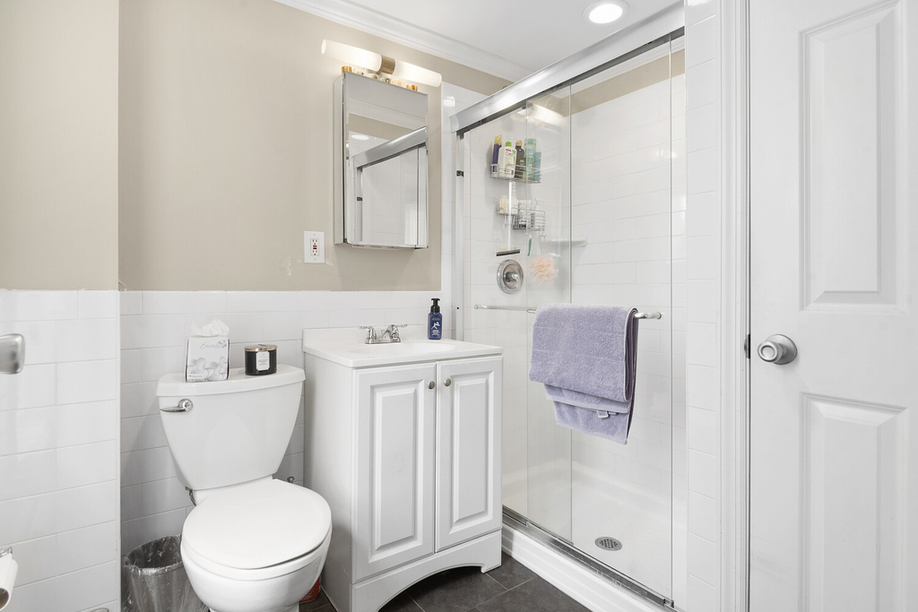 10-16 47th Avenue - Photo 3
