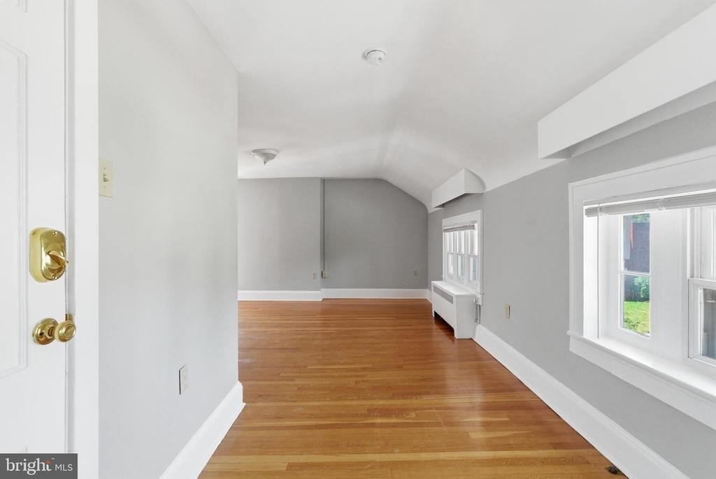 142 N Washington Street - Photo 1