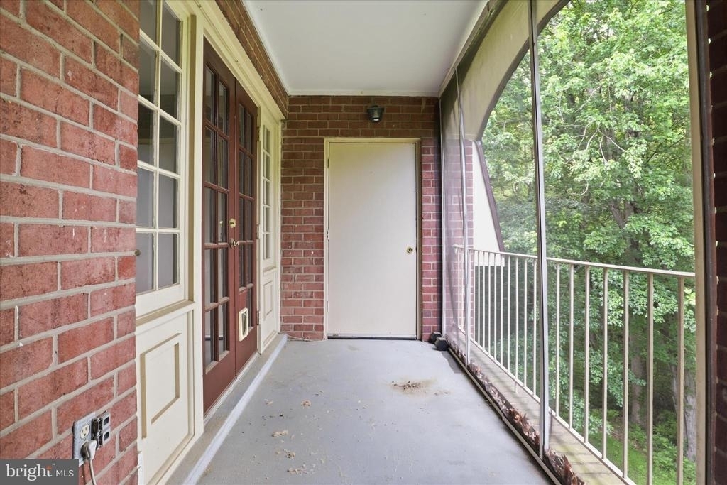 8114 Colony Point Road - Photo 9