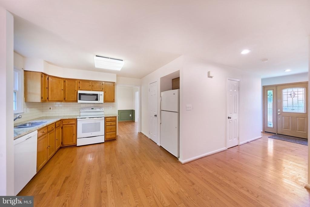 8508 Silverdale Road - Photo 22