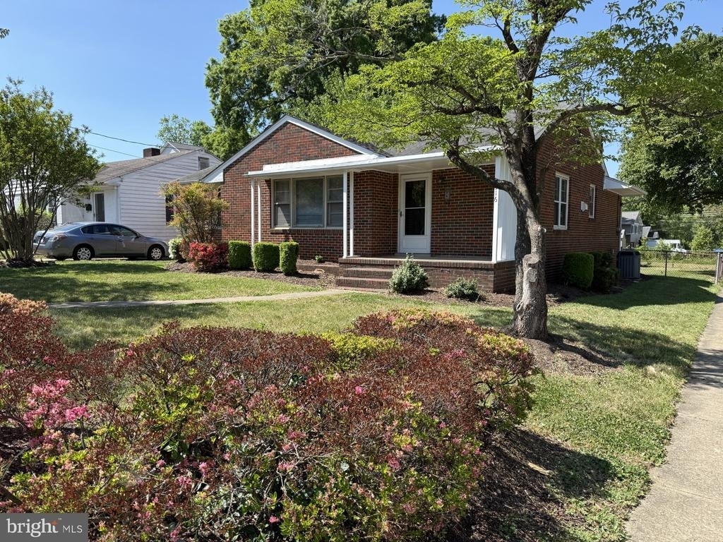 1316 Stafford Avenue - Photo 0