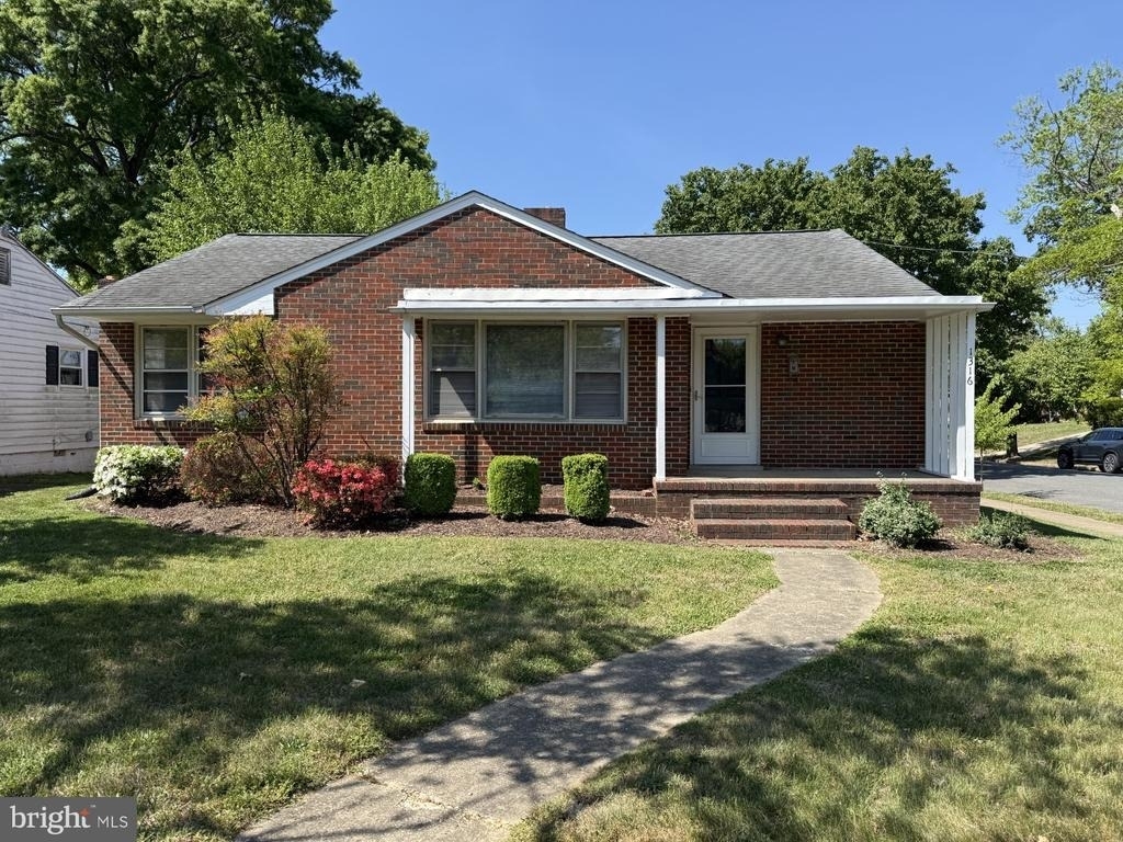 1316 Stafford Avenue - Photo 1
