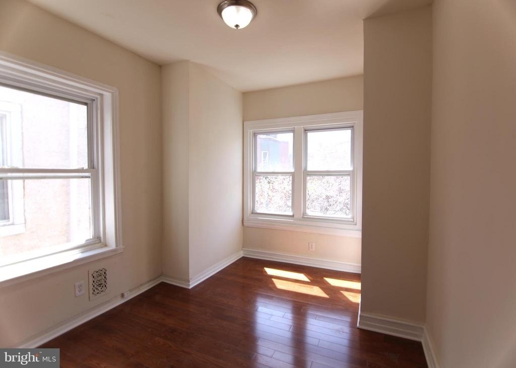 1530 Fontain Street - Photo 4