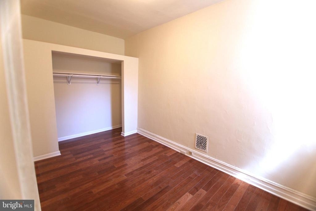 1530 Fontain Street - Photo 3