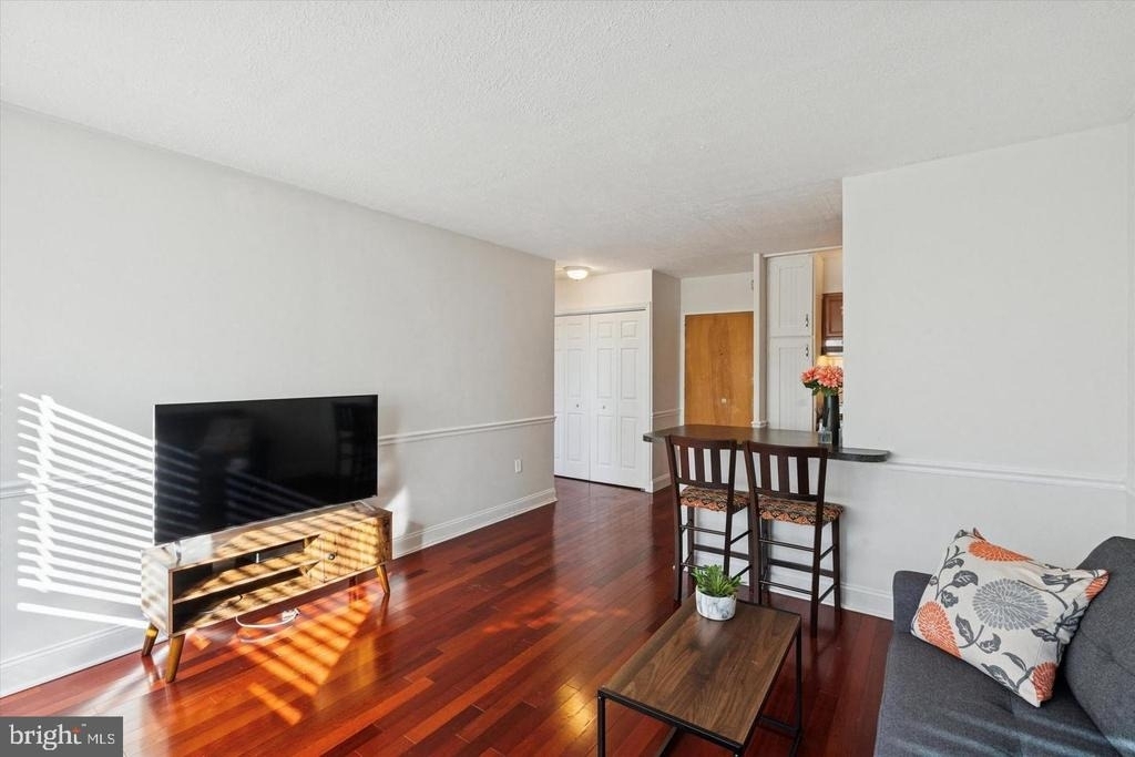 2101 Chestnut Street - Photo 2