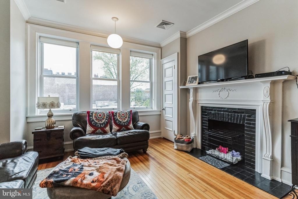 2126 Locust Street - Photo 7