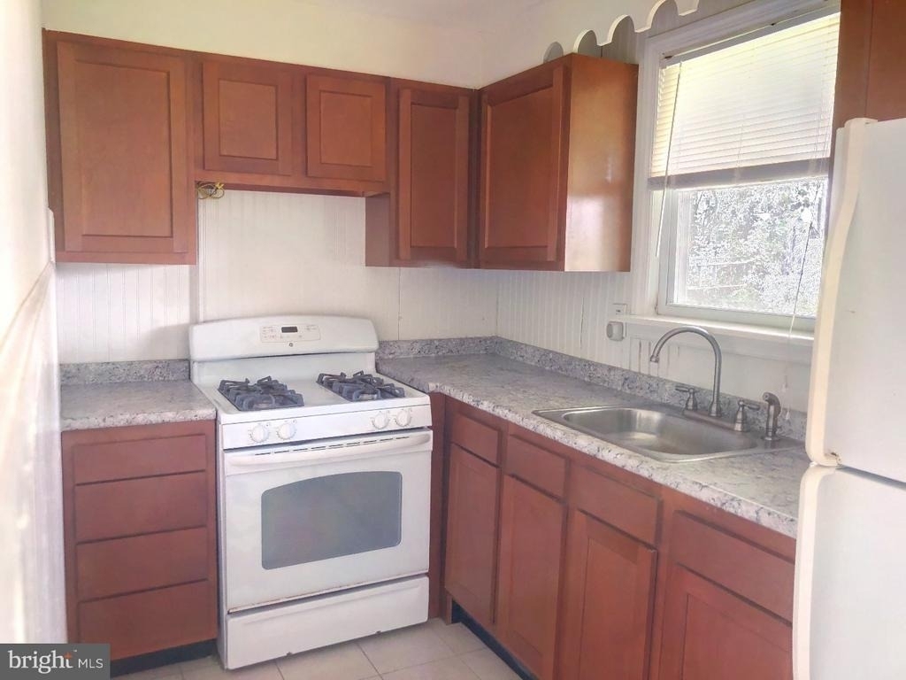 306 Leverington Avenue - Photo 7
