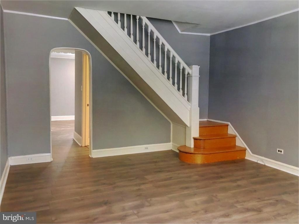306 Leverington Avenue - Photo 3