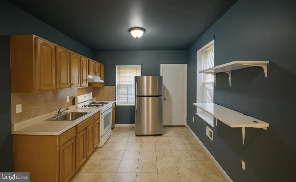 2115 Sigel Street - Photo 2
