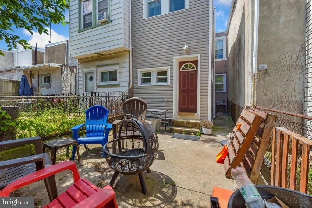 2147 E Hagert Street - Photo 9