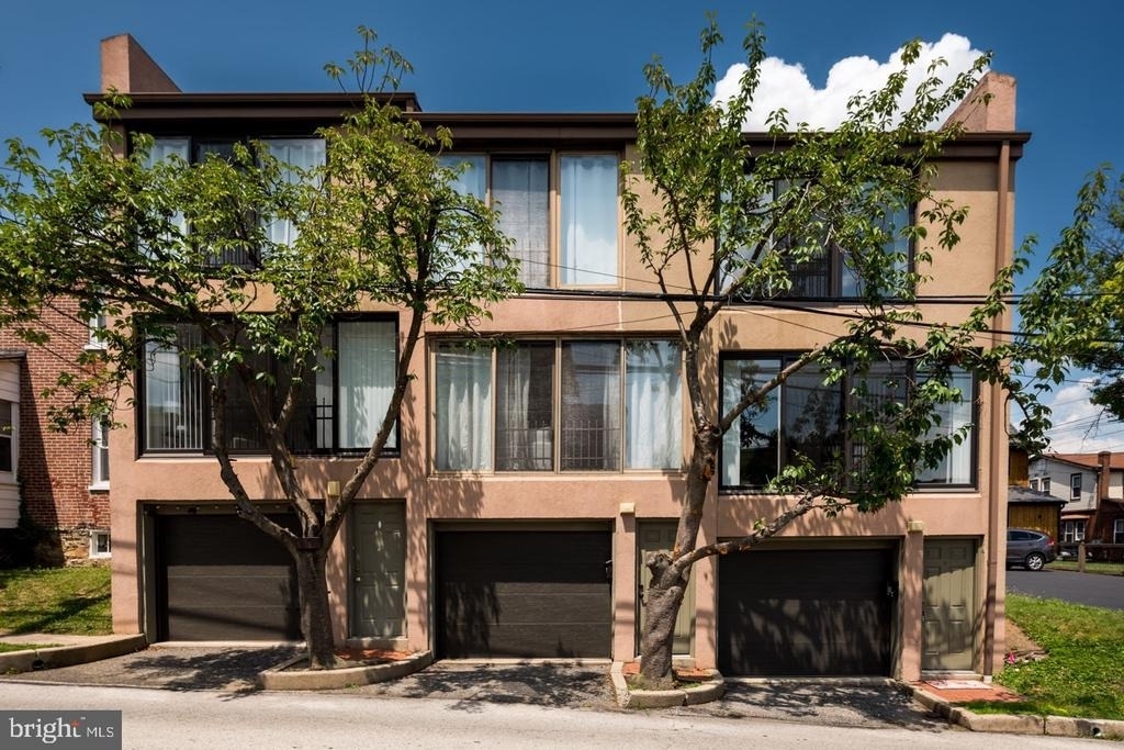 123 E Baker Street - Photo 0