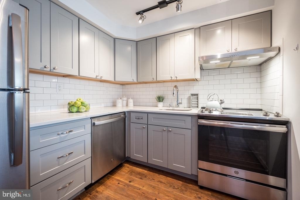 123 E Baker Street - Photo 1