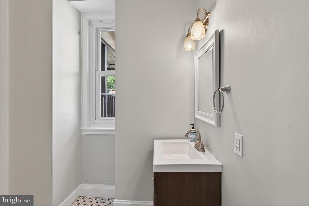 144 Gay Street - Photo 10