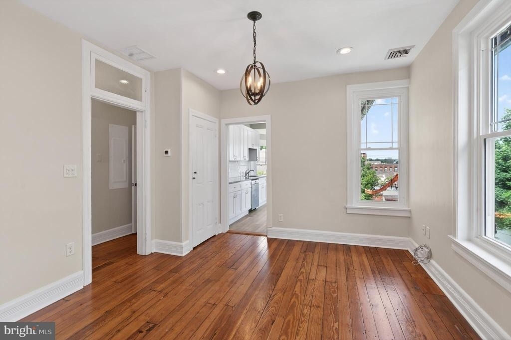 144 Gay Street - Photo 0