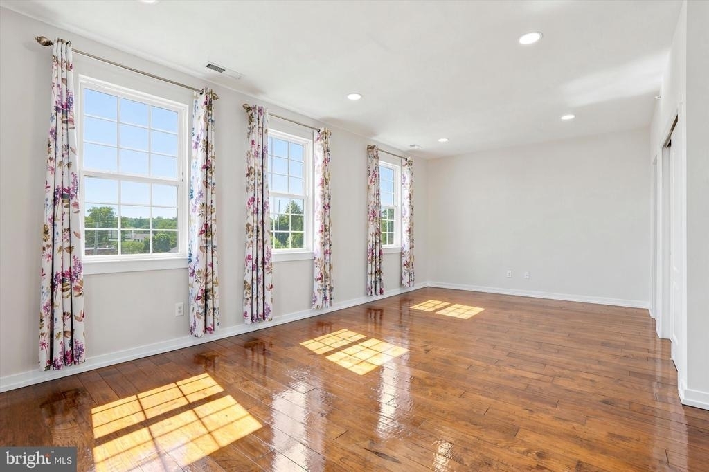 121 Hagen Drive - Photo 5