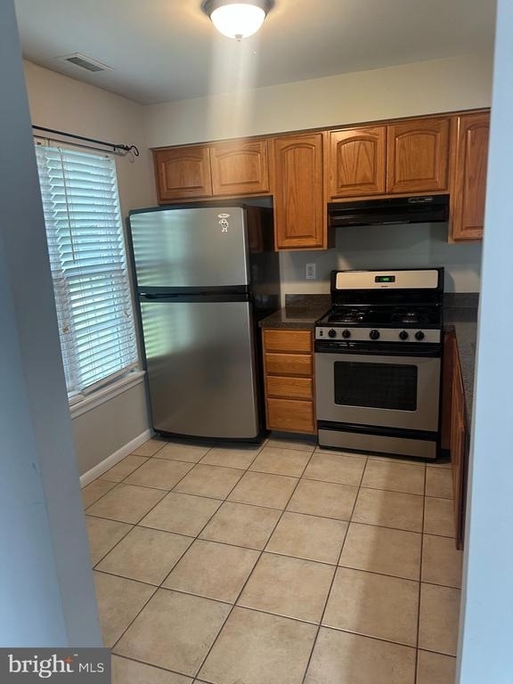 612 Yorkshire Court - Photo 2