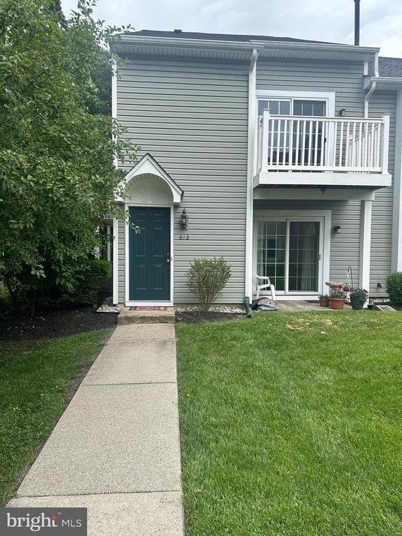 612 Yorkshire Court - Photo 0