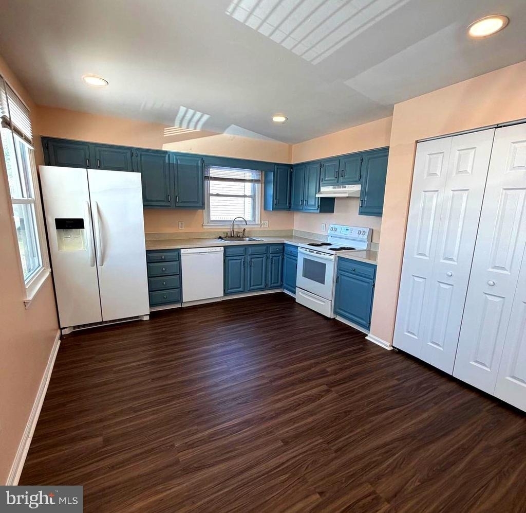 478 Jarvis Road - Photo 2